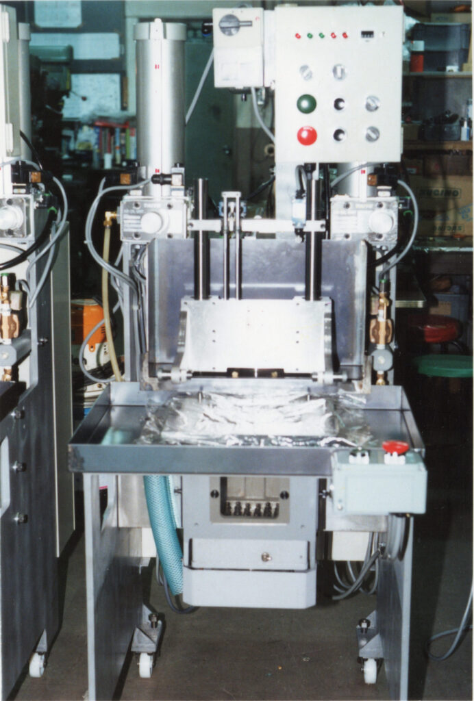 専用機_上向き穴あけ機